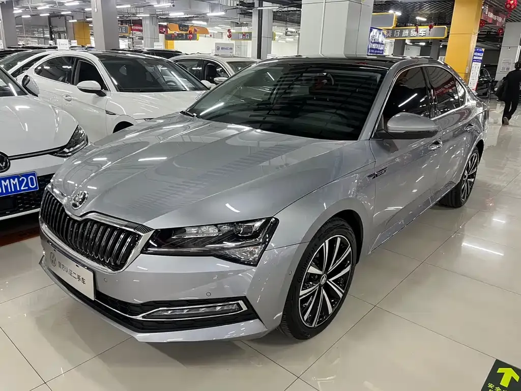 Skoda Superb — фото 1
