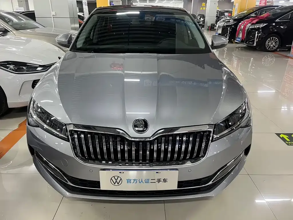Skoda Superb — фото 2