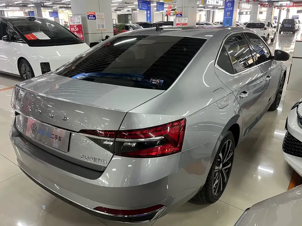 Skoda Superb — фото 8