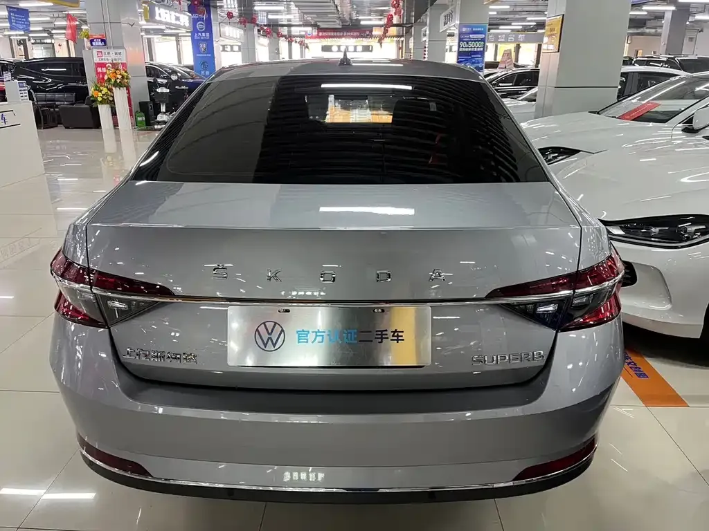 Skoda Superb — фото 9