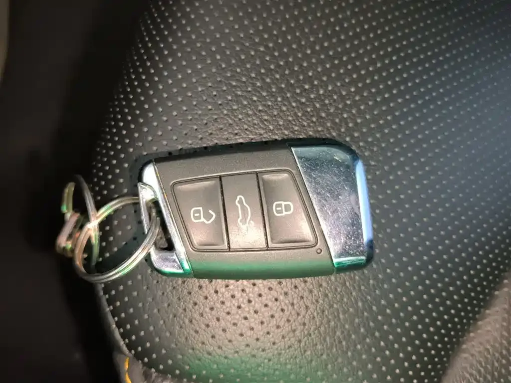 Volkswagen CC 2024 из CN, фото 3