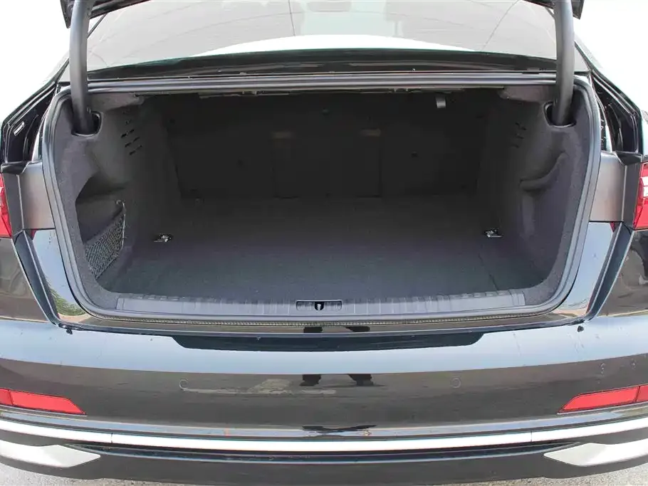 Audi A6L 2023 из CN, фото 9