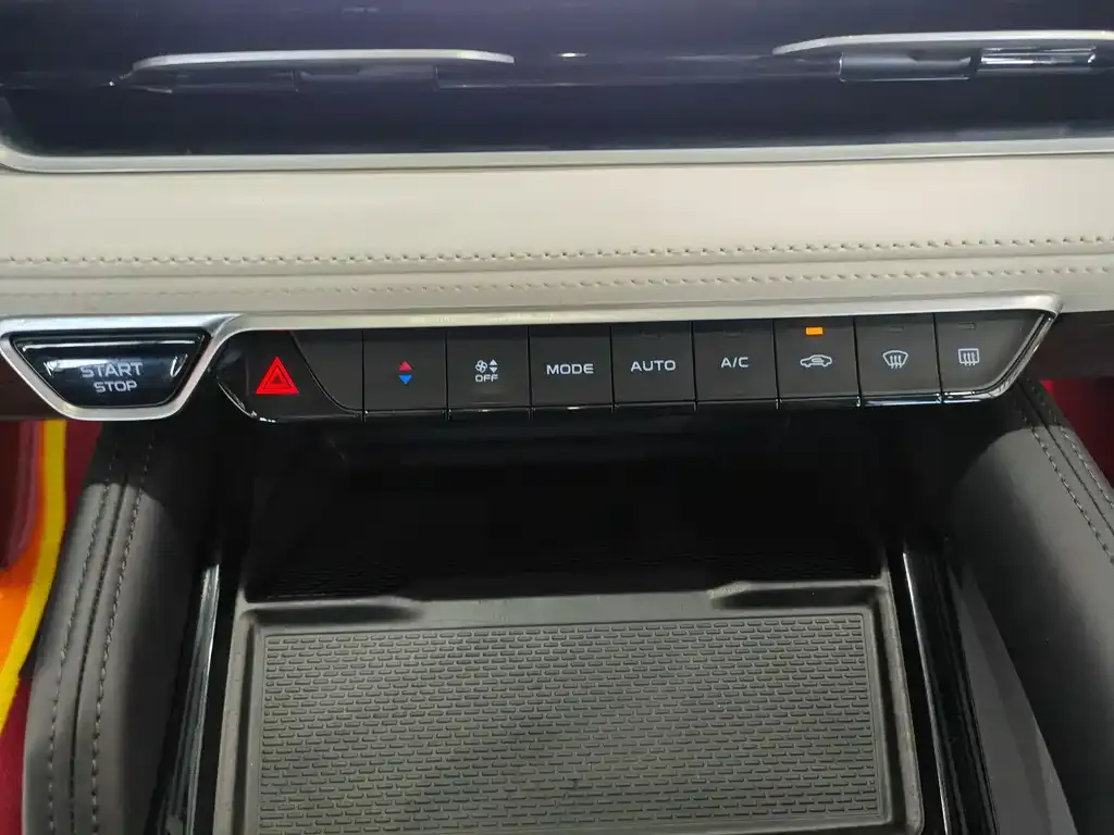 Geely Xingyue L 2023 из CN, фото 3