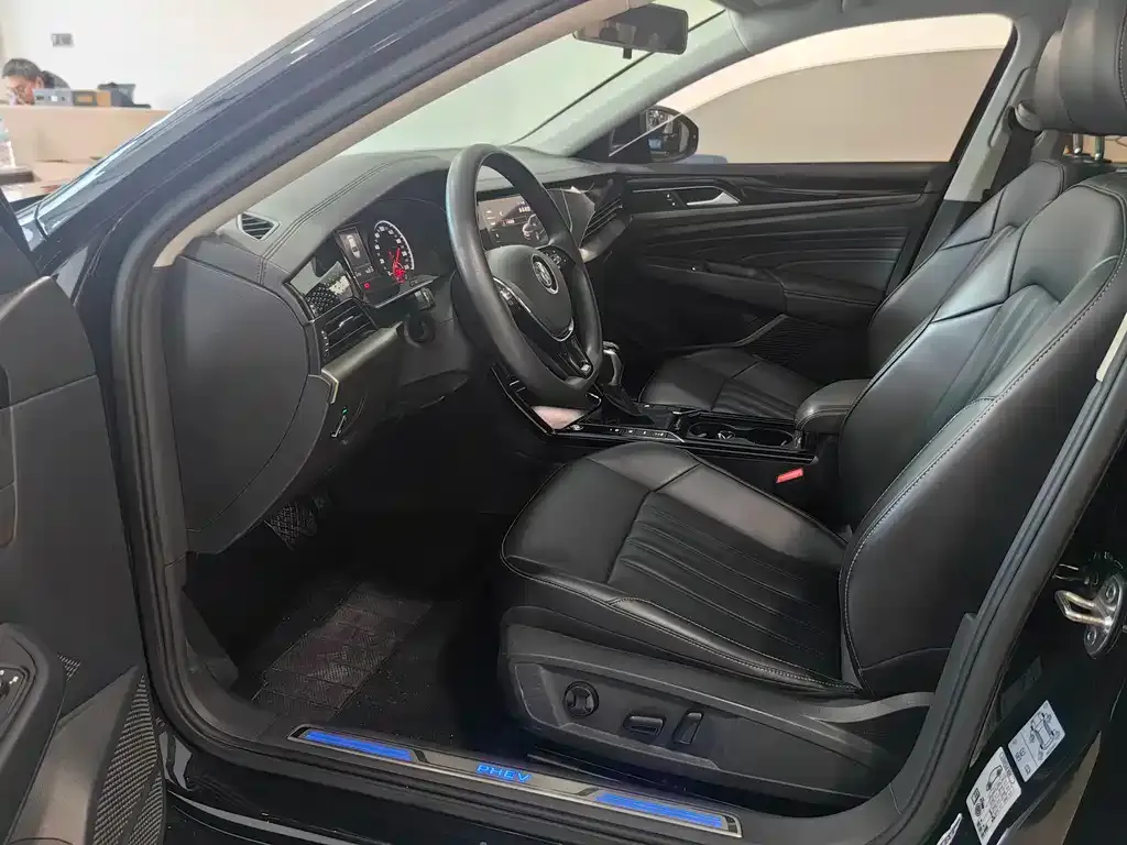 Volkswagen Passat New Energy — фото 4