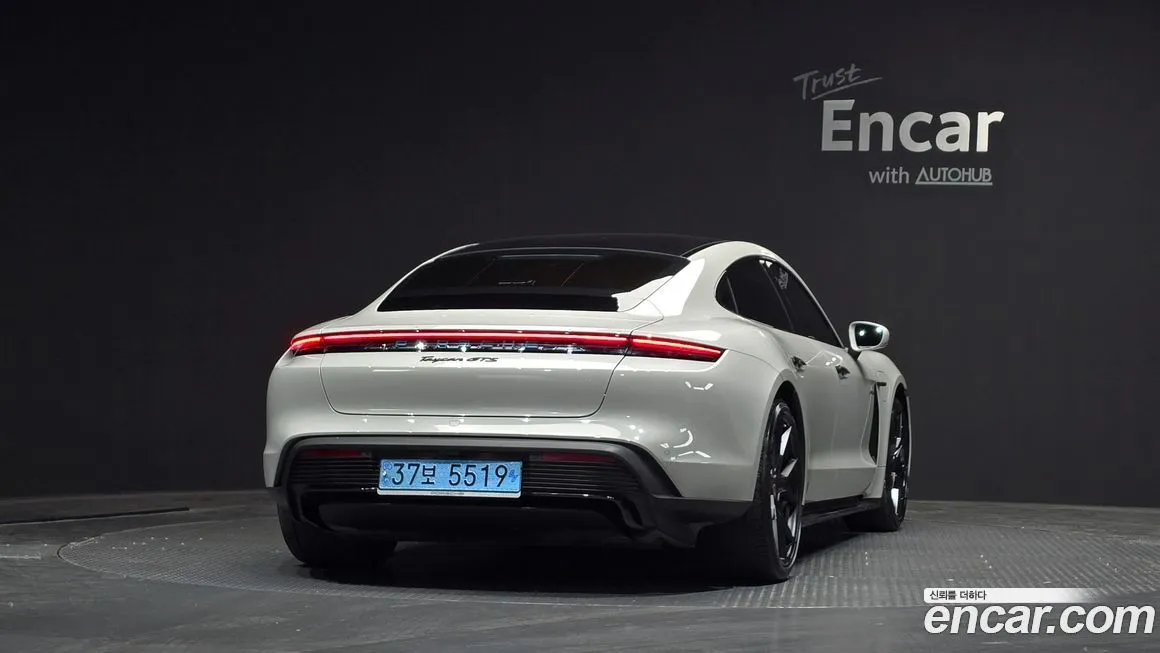 Porsche Taycan 2023 из KR, фото 2