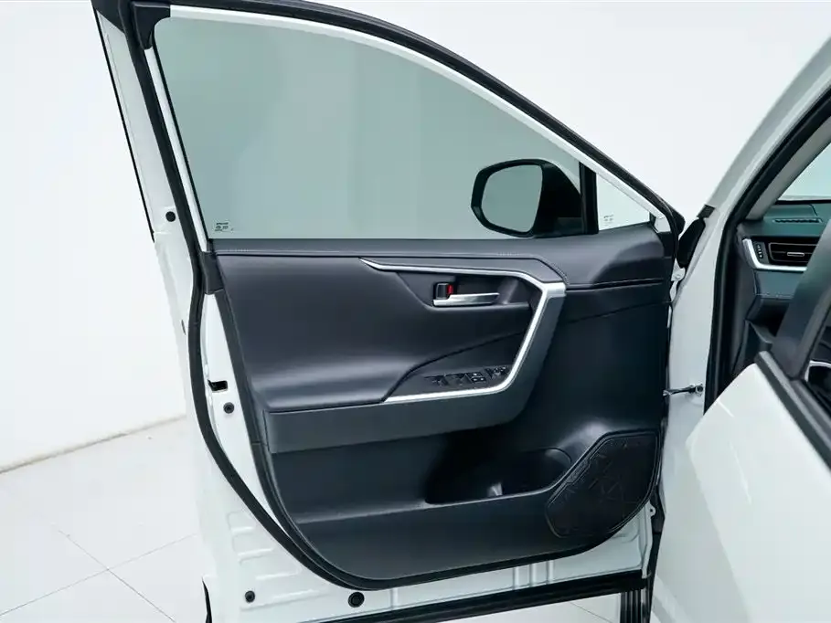 Toyota RAV4 2021 из CN, фото 2