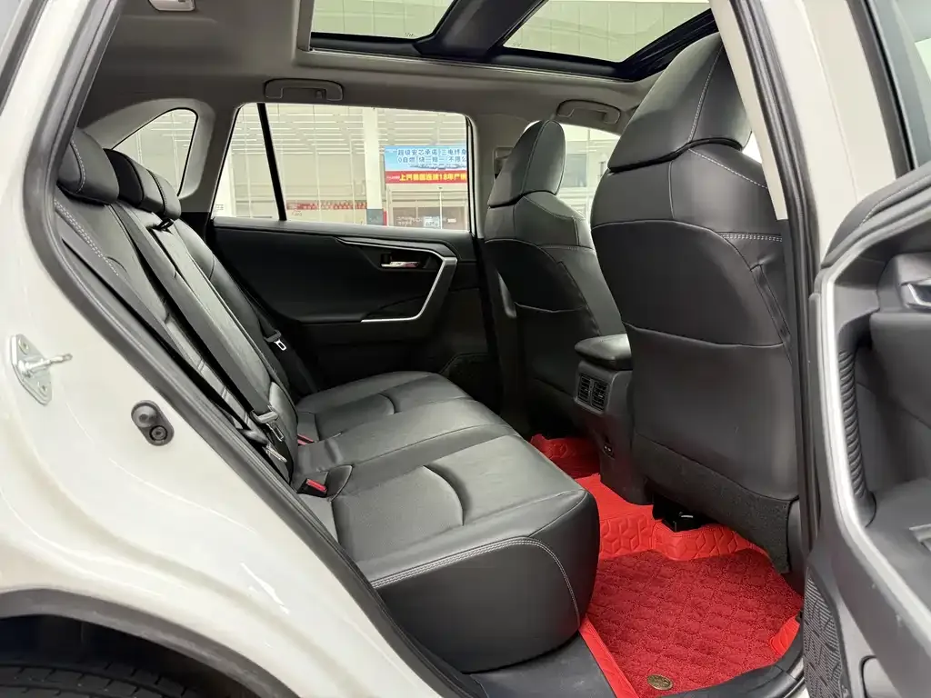 Toyota RAV4 2023 из CN, фото 10