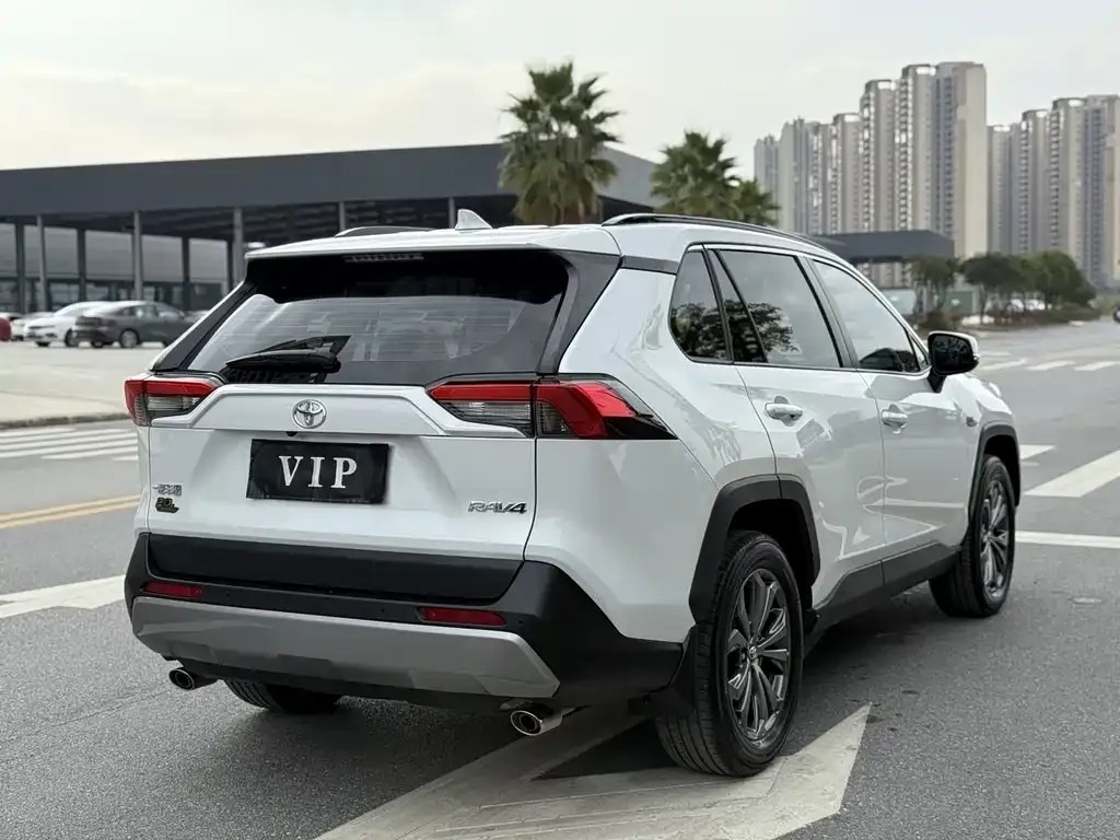 Toyota RAV4 2023 из CN, фото 5