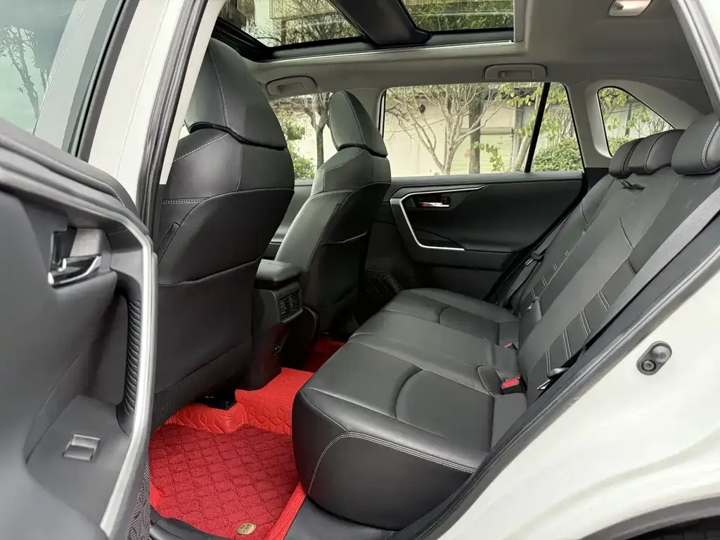 Toyota RAV4 2023 из CN, фото 9
