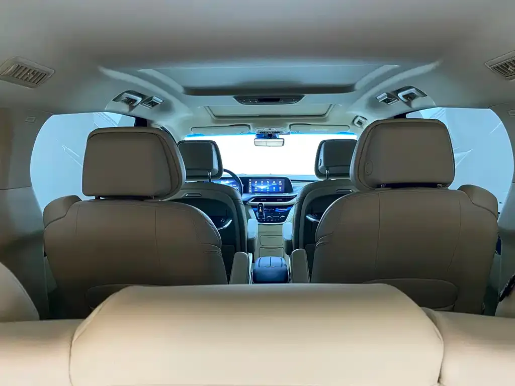 Buick GL8 2023 из CN, фото 9