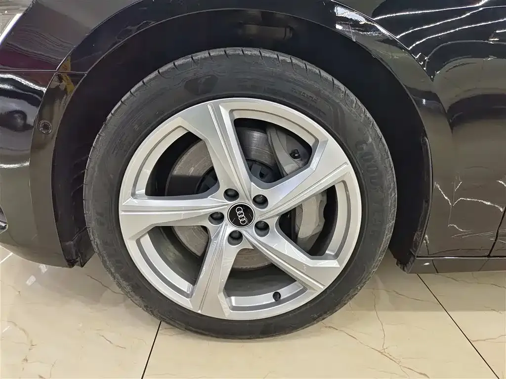 Audi A6L 2023 из CN, фото 2