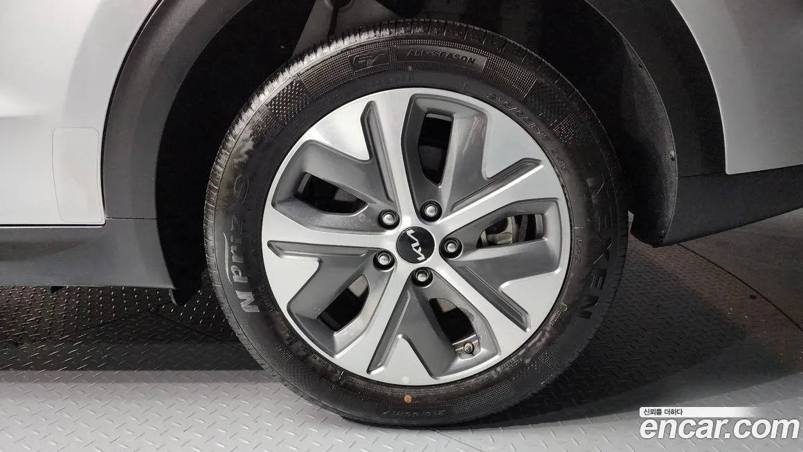 Kia Niro — фото 8