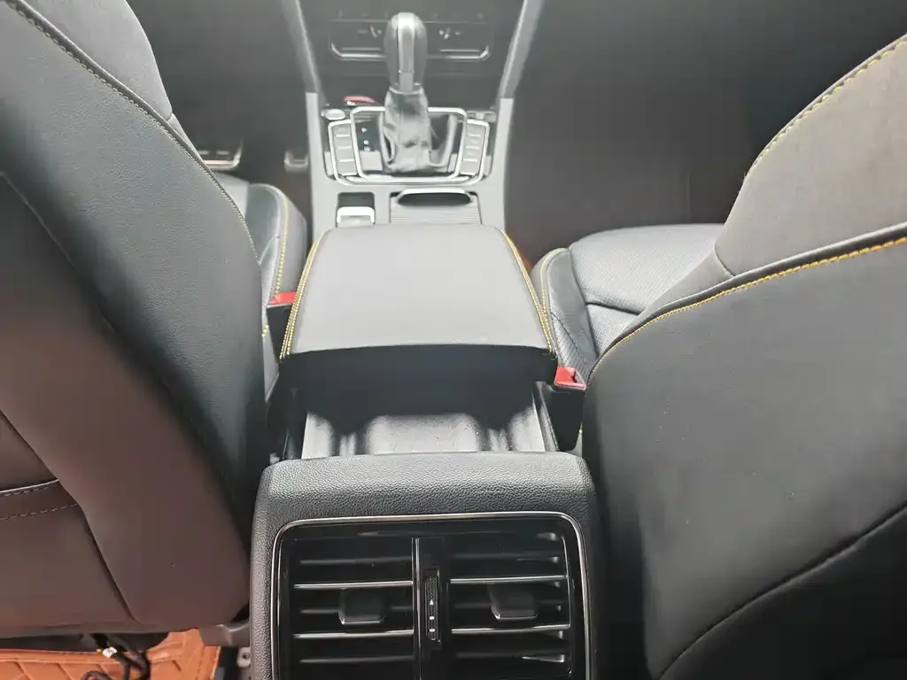 Volkswagen CC 2022 из CN, фото 2