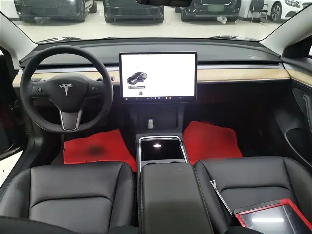 Tesla Model 3 — фото 4
