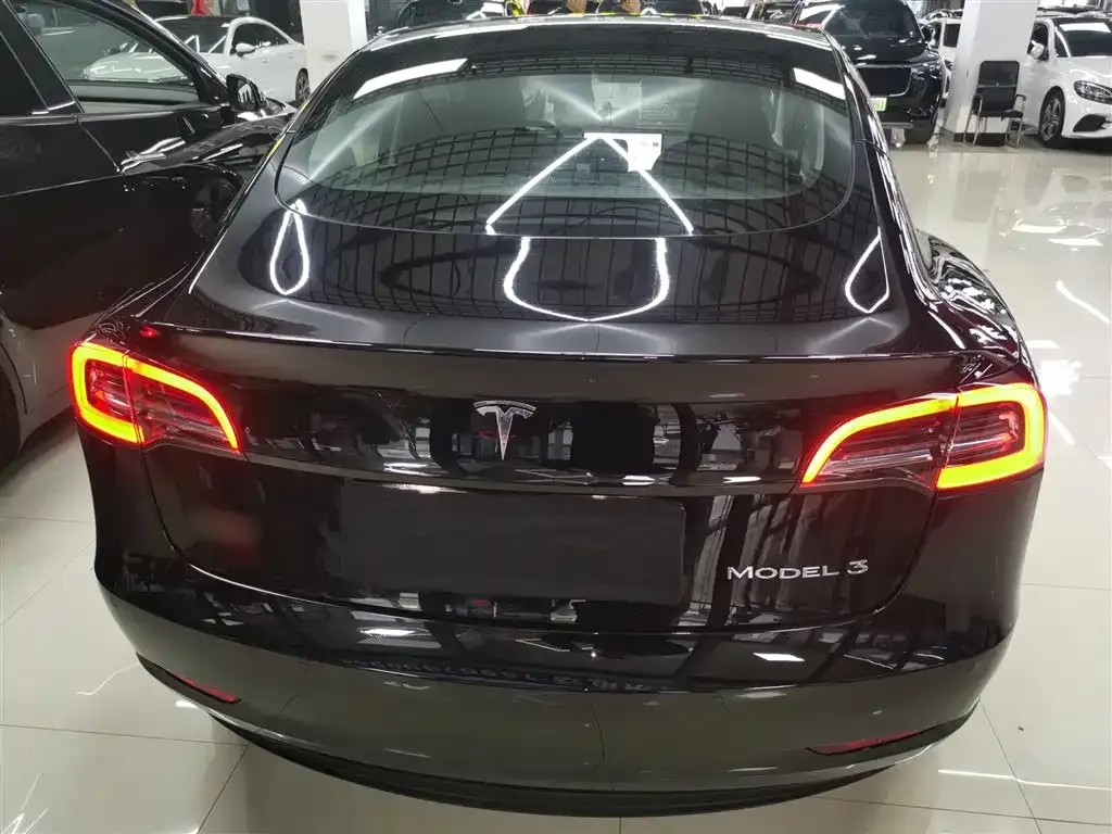 Tesla Model 3 — фото 6