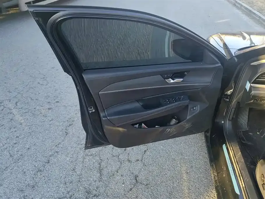Volkswagen Passat 2025 из CN, фото 4