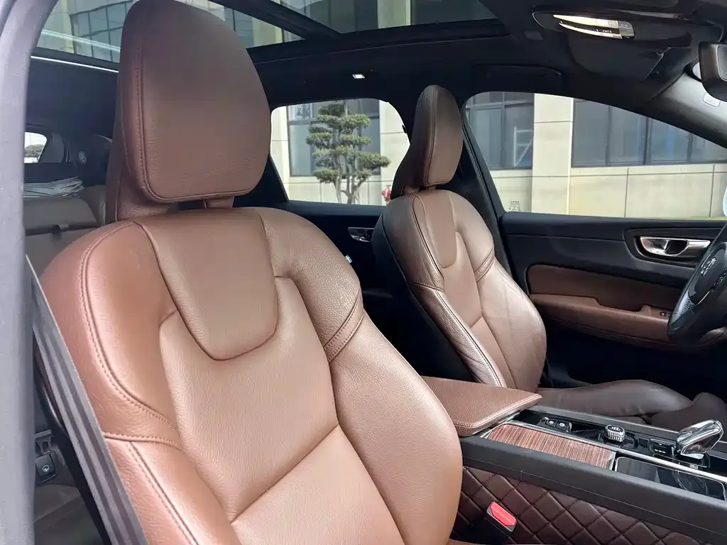 Volvo XC60 2022 из CN, фото 9