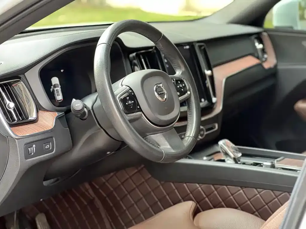 Volvo XC60 2022 из CN, фото 10