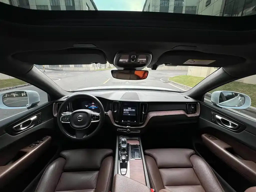 Volvo XC60 2022 из CN, фото 6