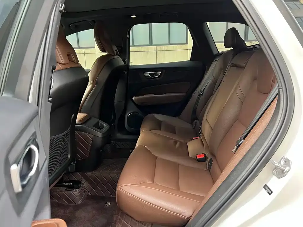 Volvo XC60 2022 из CN, фото 3