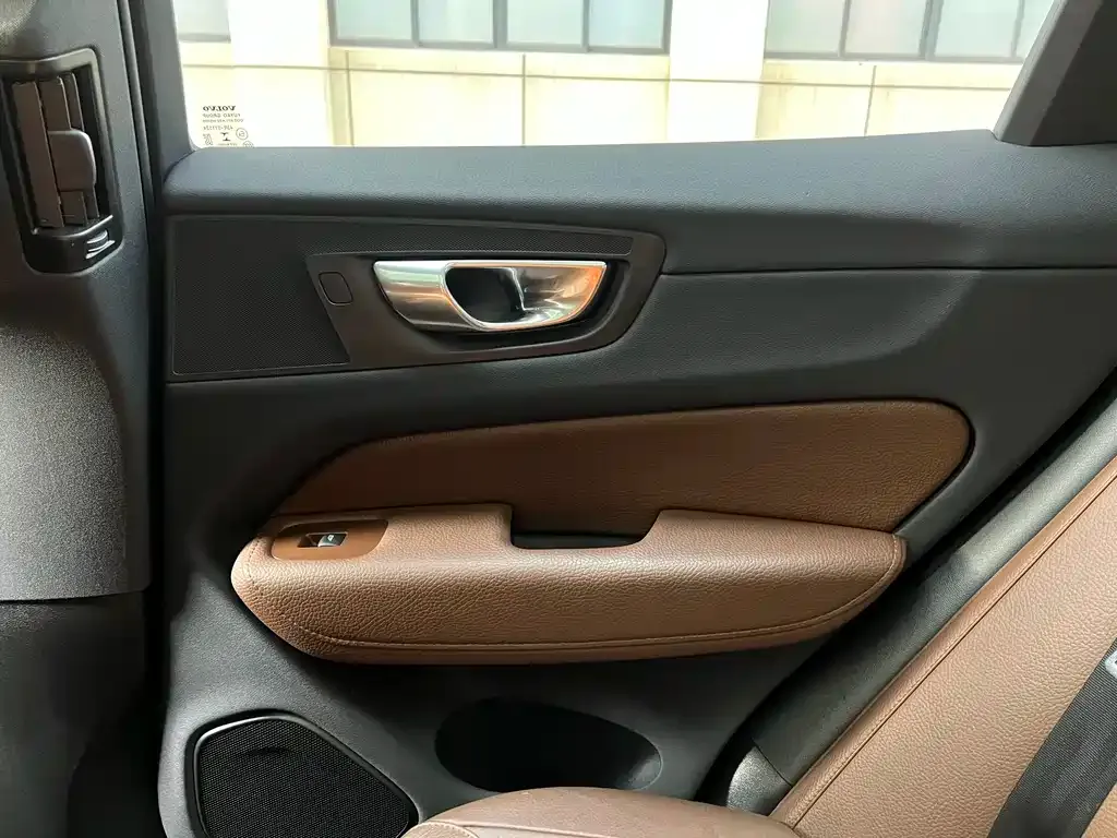 Volvo XC60 2022 из CN, фото 4