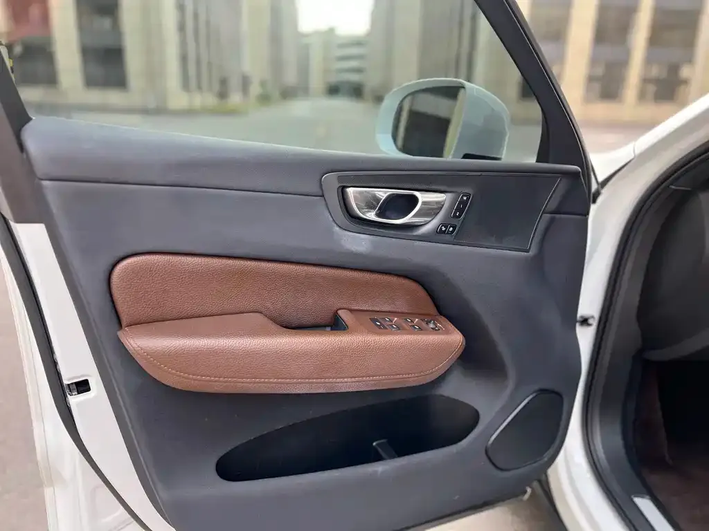 Volvo XC60 2022 из CN, фото 2