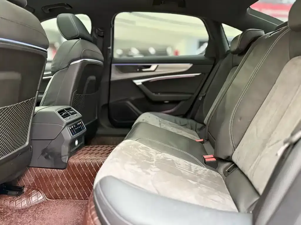 Audi A6L 2021 из CN, фото 8