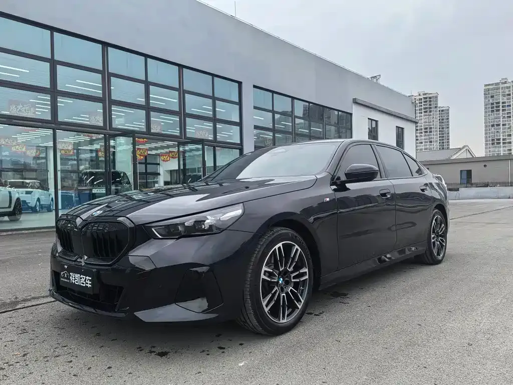 BMW 5 Series 2025 из CN, фото 1