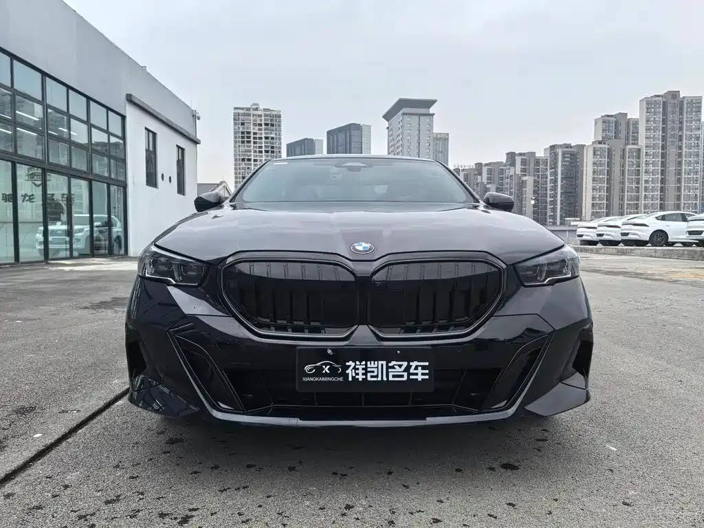 BMW 5 Series 2025 из CN, фото 3