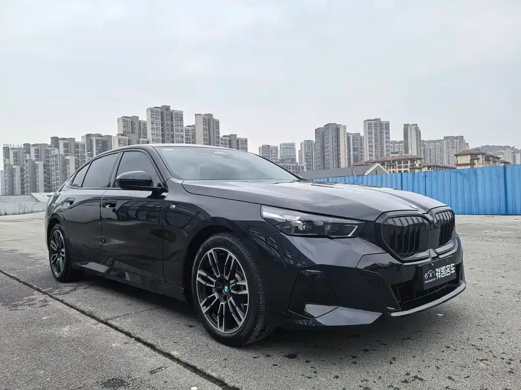 BMW 5 Series 2025 из CN, фото 2