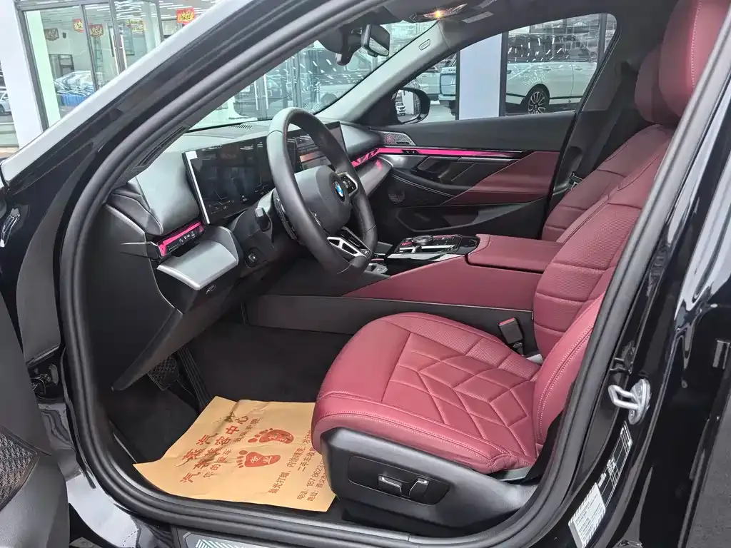 BMW 5 Series 2025 из CN, фото 10