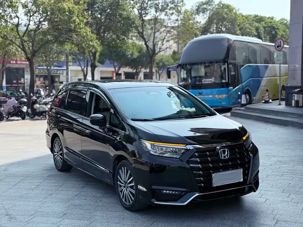 Honda Elysion 2024 из CN, фото 7