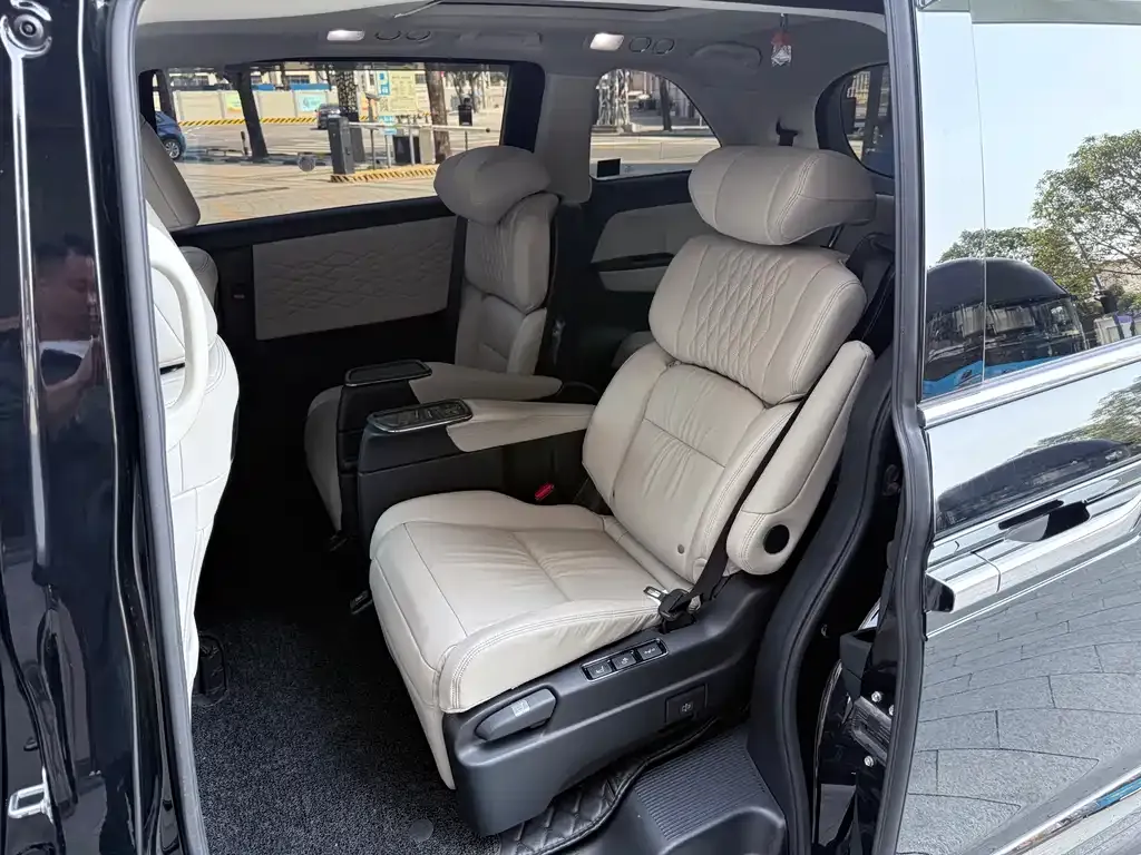 Honda Elysion 2024 из CN, фото 6