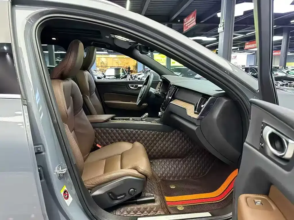 Volvo XC60 PHEV 2022 из CN, фото 7