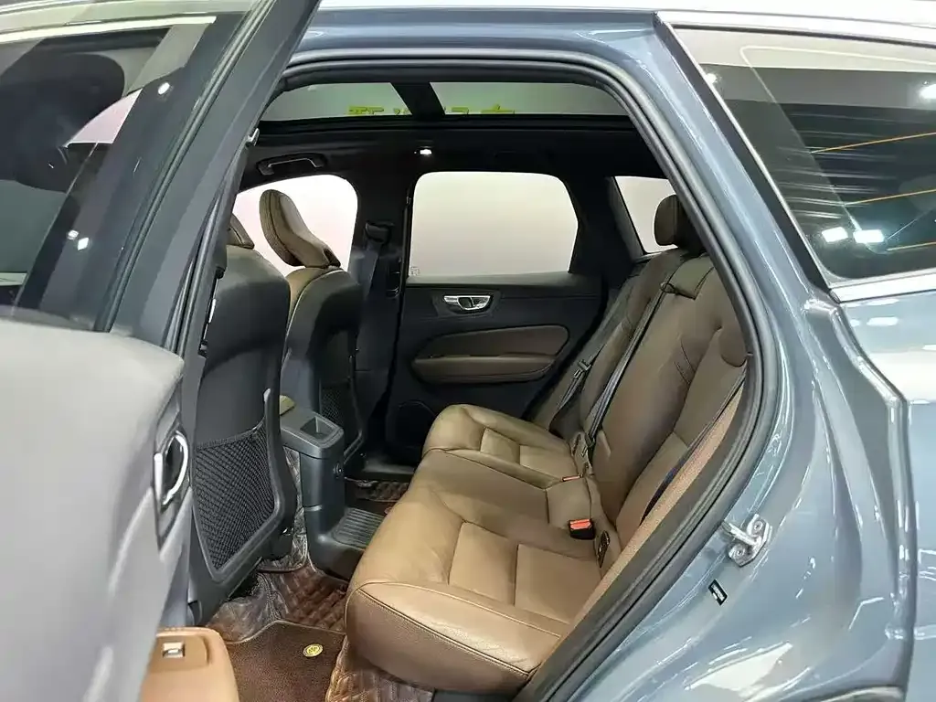 Volvo XC60 PHEV 2022 из CN, фото 5