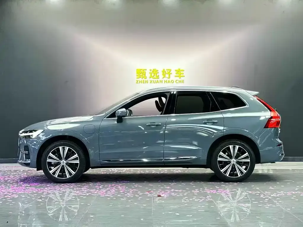Volvo XC60 PHEV 2022 из CN, фото 2