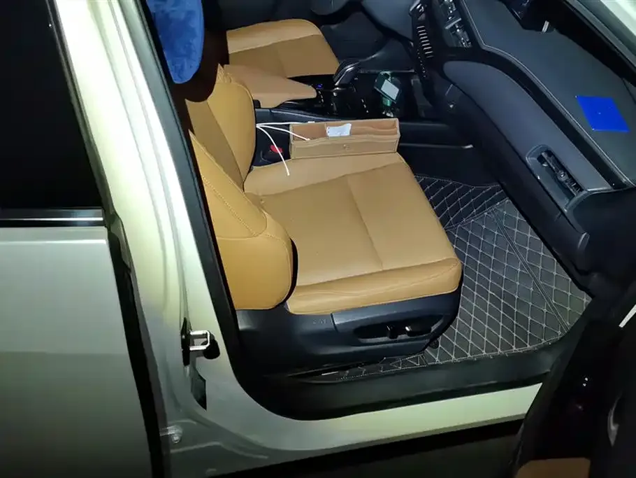 Lexus UX New Energy 2021 из CN, фото 8