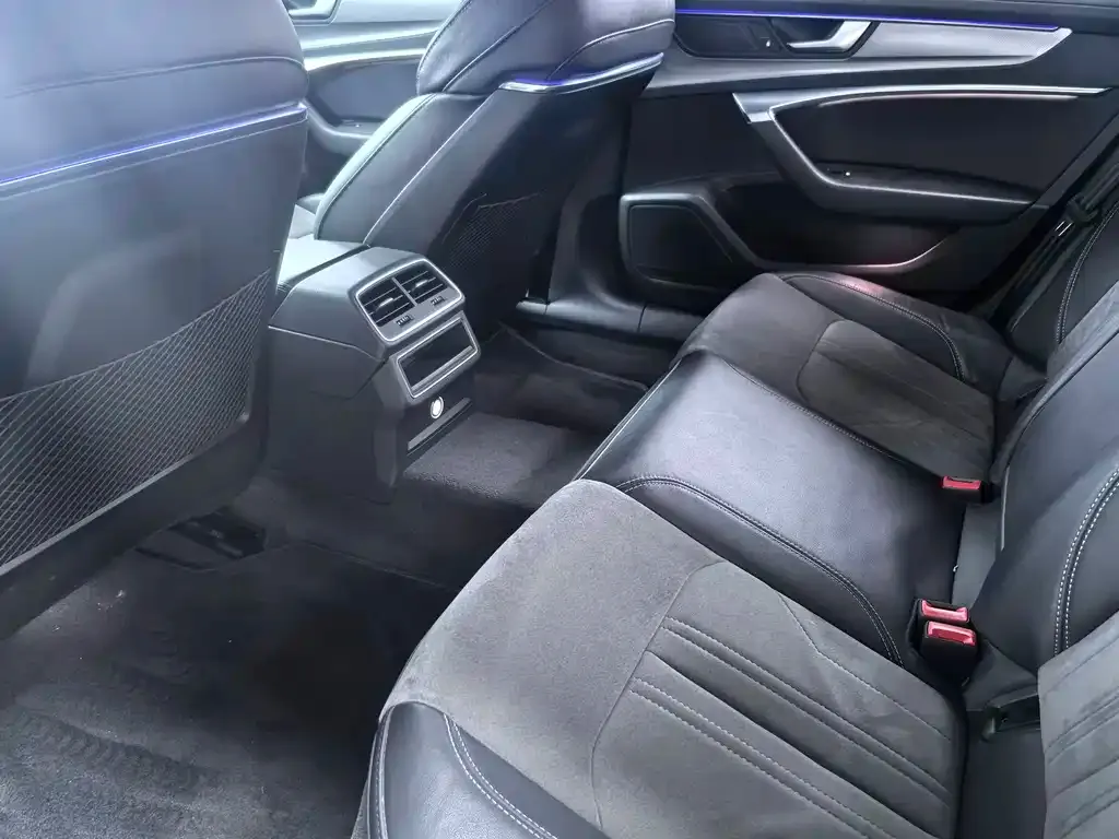 Audi A6L 2022 из CN, фото 6