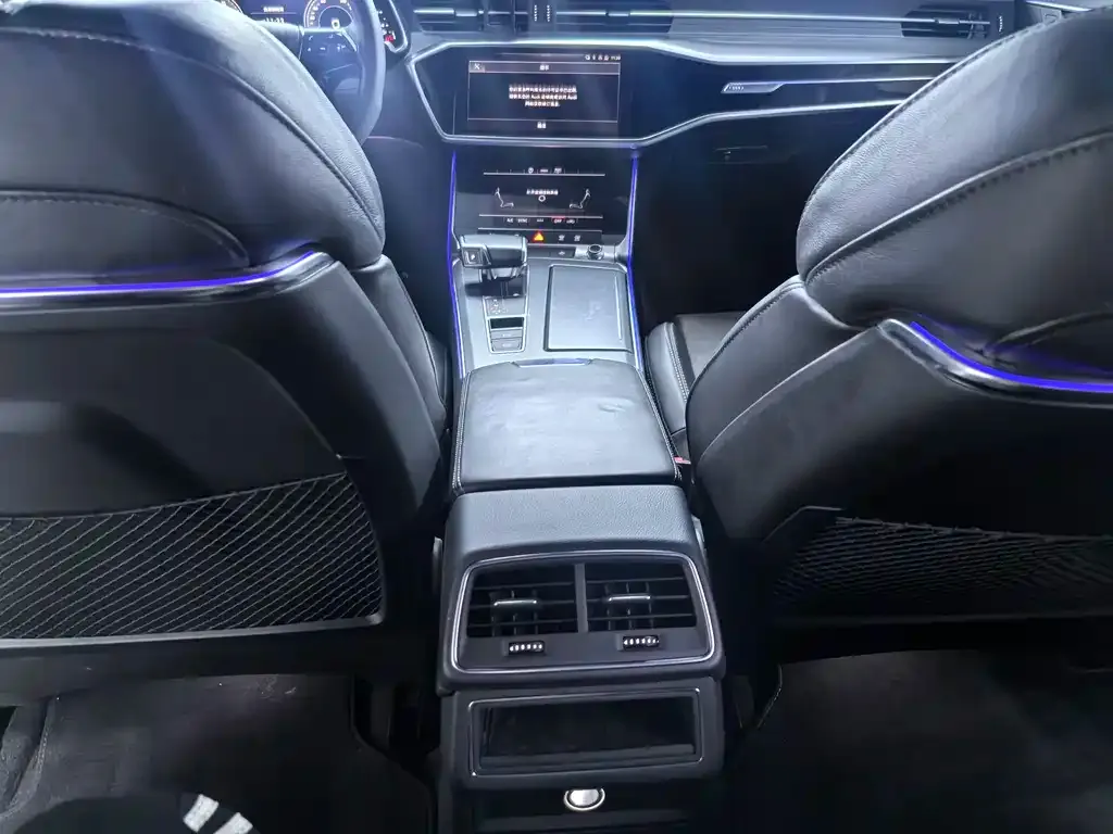 Audi A6L 2022 из CN, фото 9