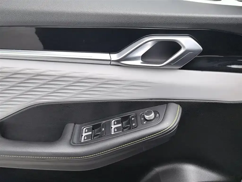 Geely Binyue — фото 9