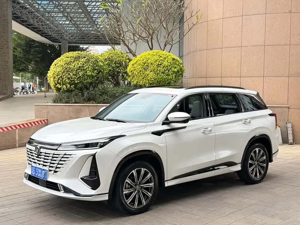 Changan CS75PLUS — фото 1
