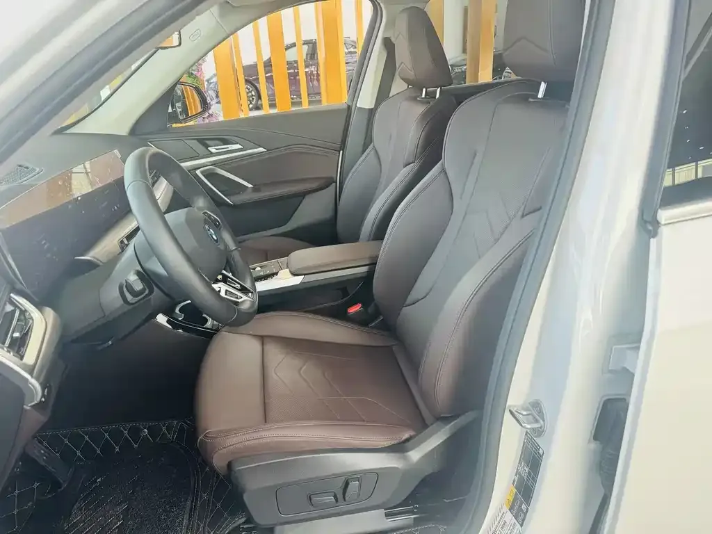 BMW iX1 2024 из CN, фото 2