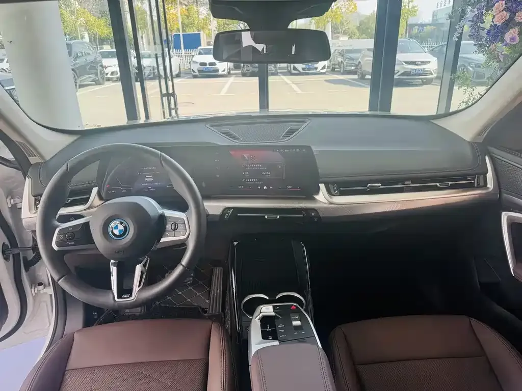 BMW iX1 2024 из CN, фото 5
