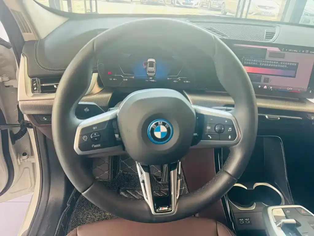 BMW iX1 2024 из CN, фото 8