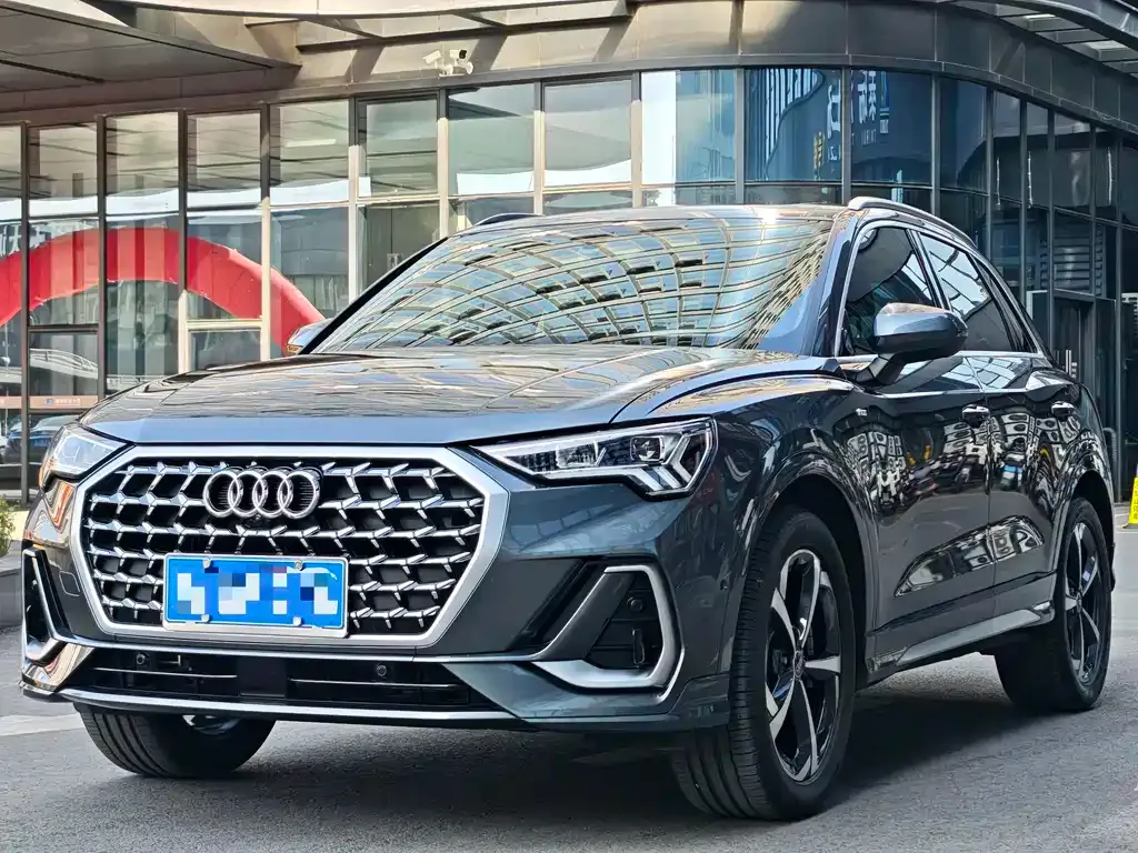 Audi Q3 — фото 1