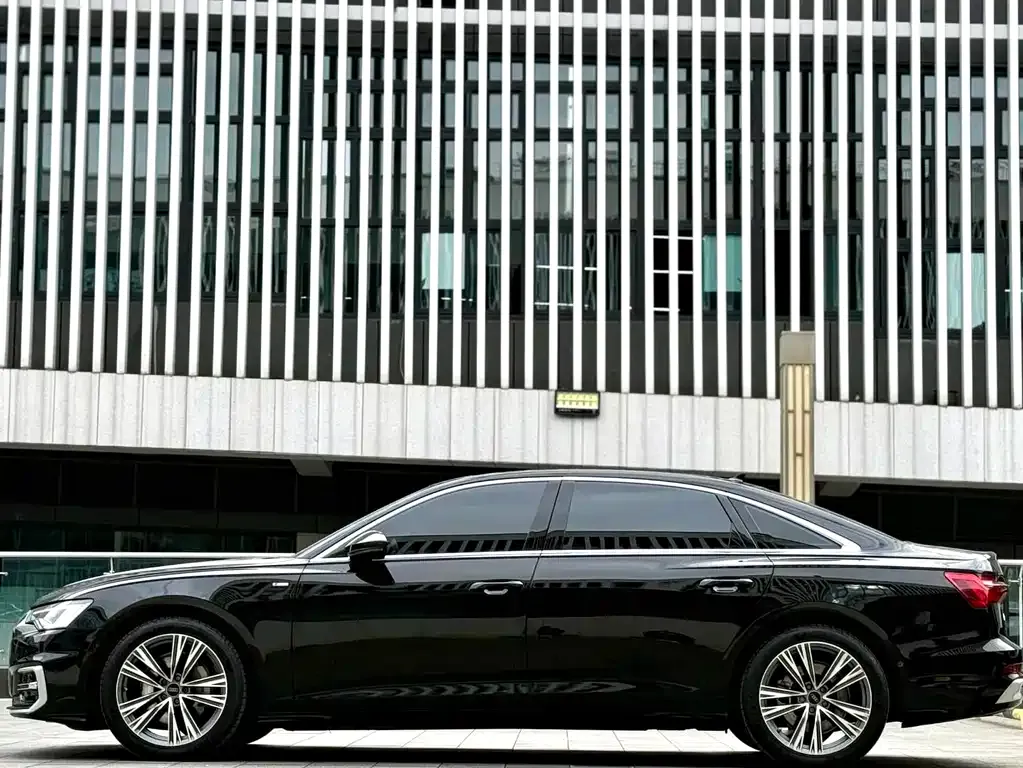 Audi A6L 2023 из CN, фото 8