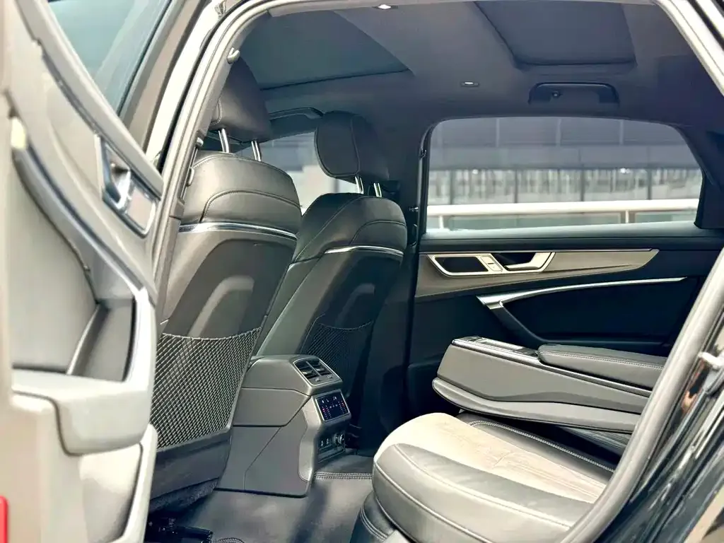 Audi A6L 2023 из CN, фото 4
