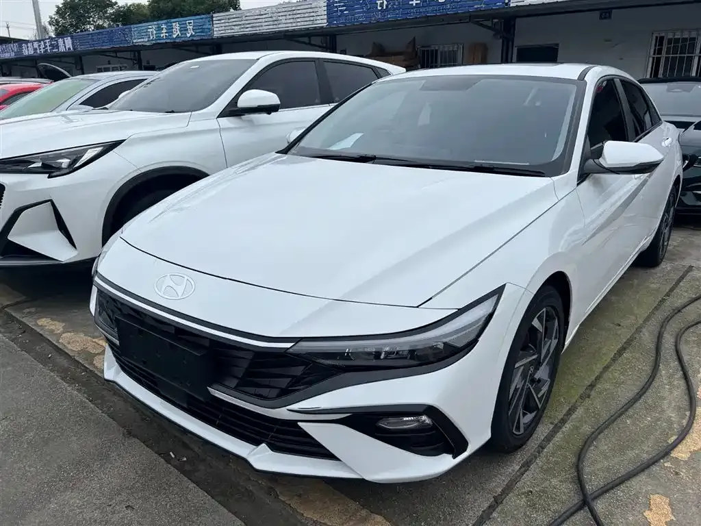 Hyundai Elantra 2023 из CN, фото 1