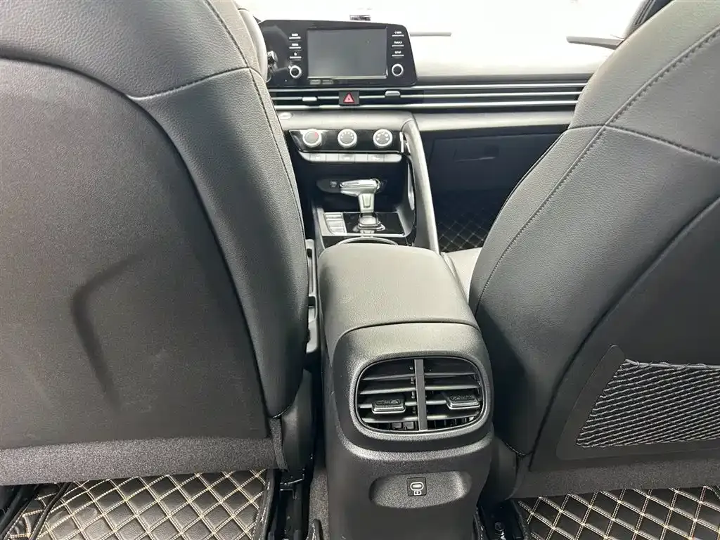 Hyundai Elantra 2023 из CN, фото 3