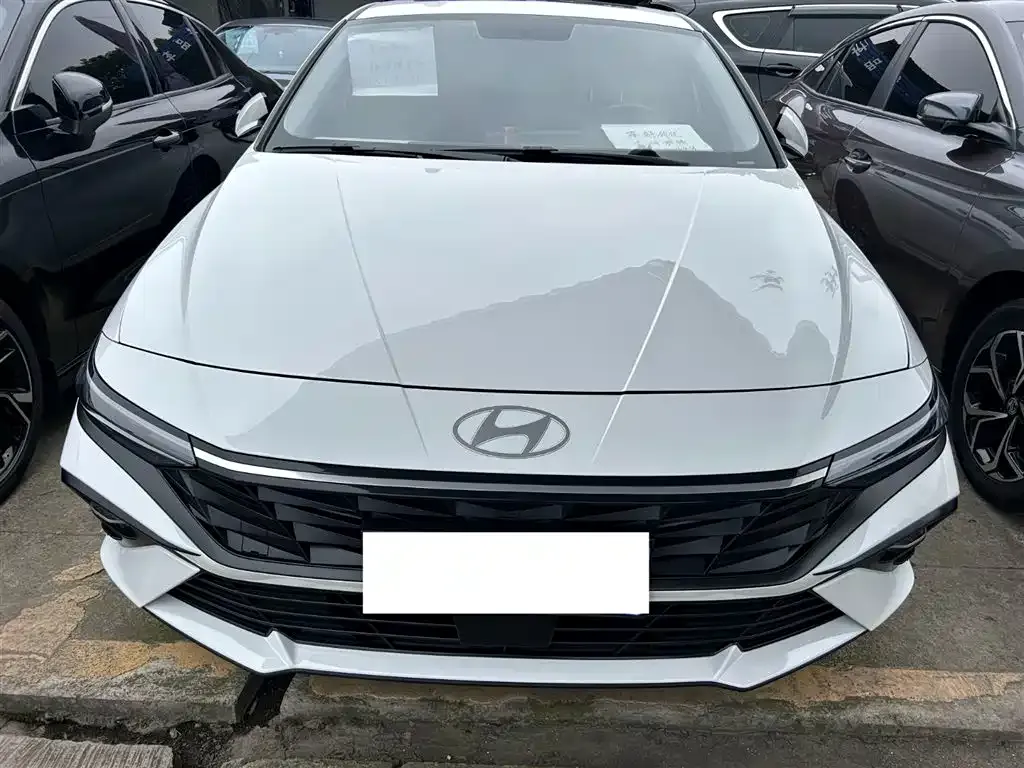 Hyundai Elantra 2023 из CN, фото 2